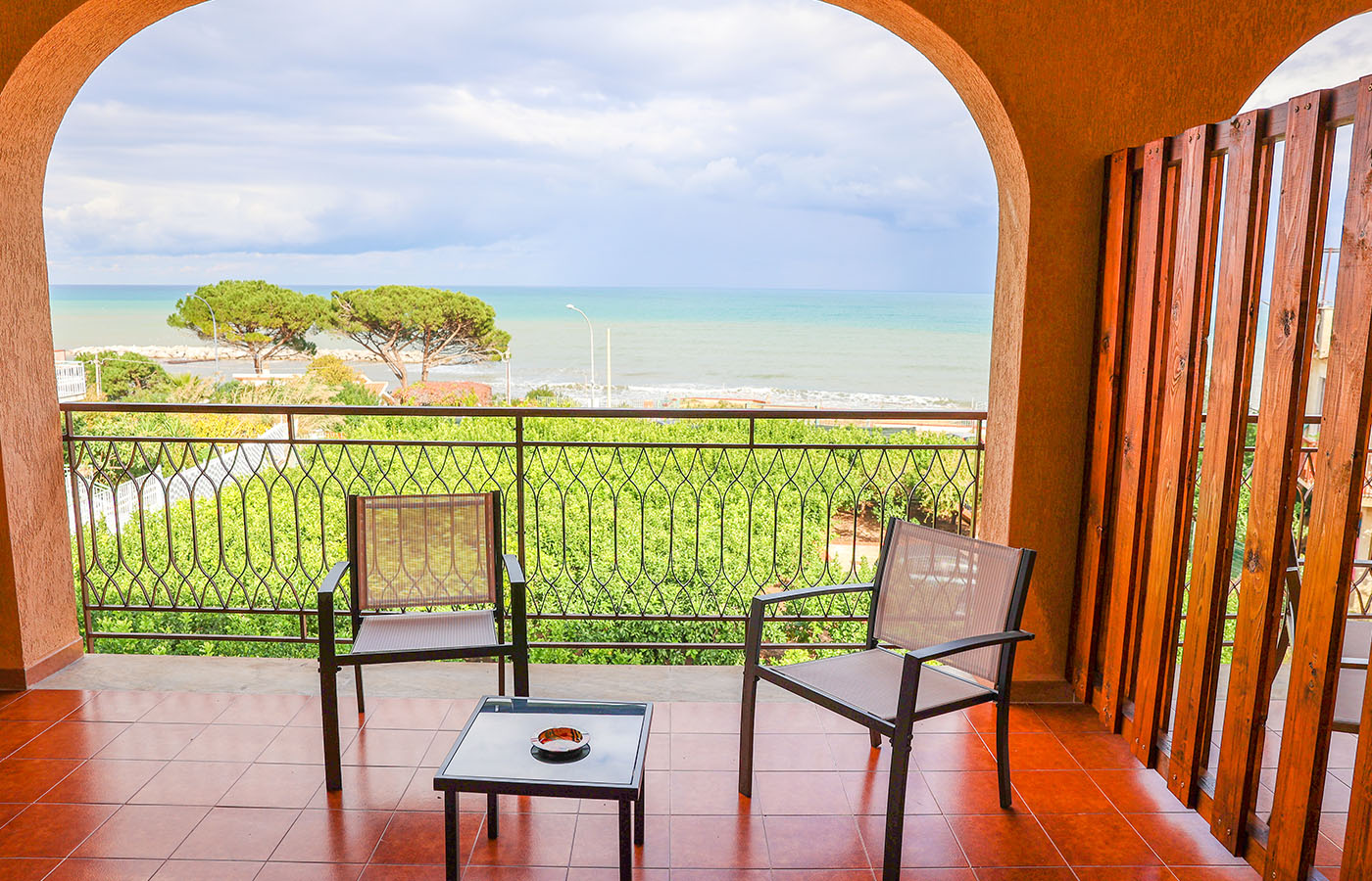 Camera Nespolo con vista mare - b&b sul mare sicilia - trabia mare - spiaggia trabia - giardino dei cedri b&b trabia sicily